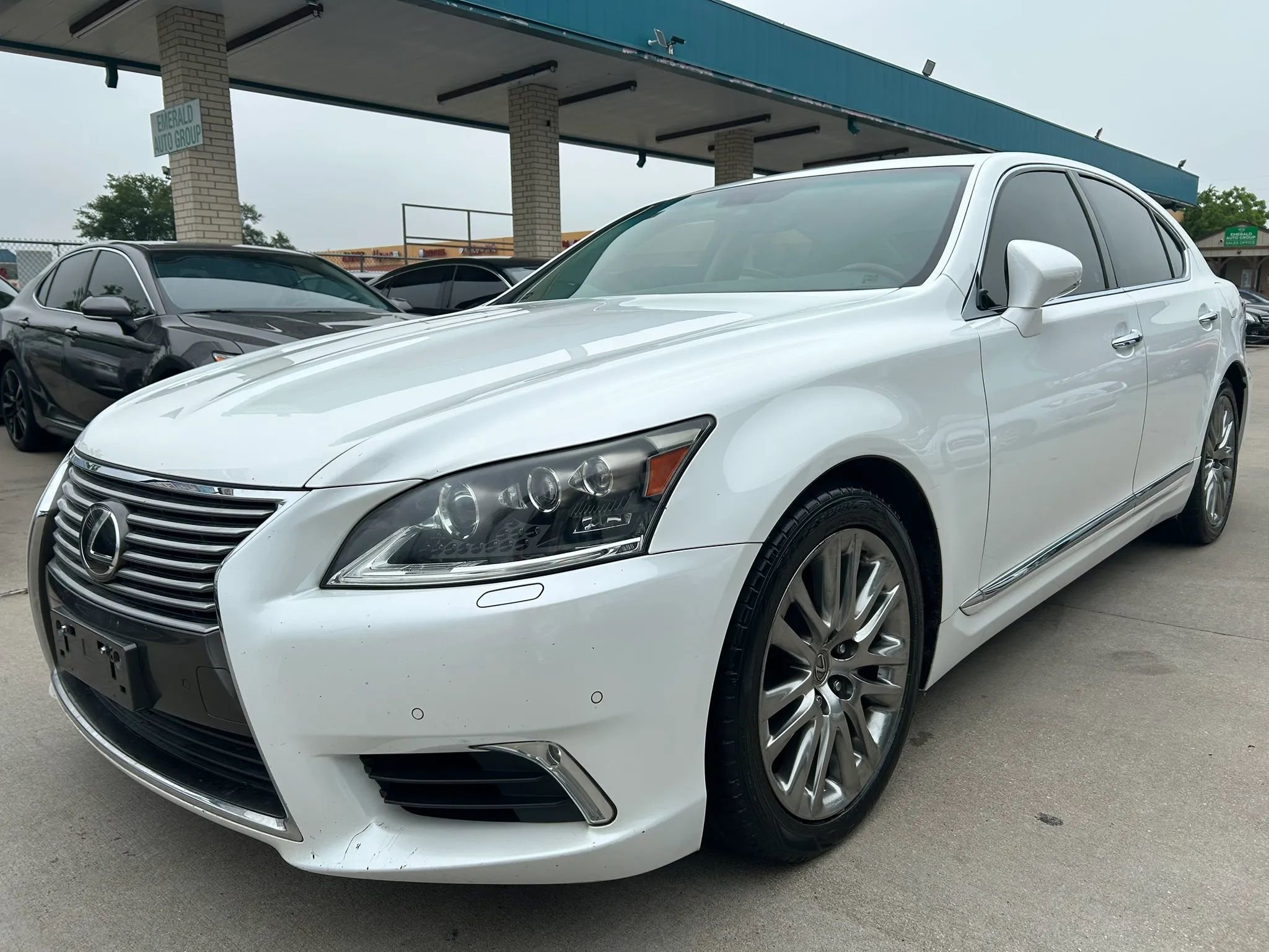 Used 2013 Lexus LS 460 w/ Comfort Pkg RWD image 1