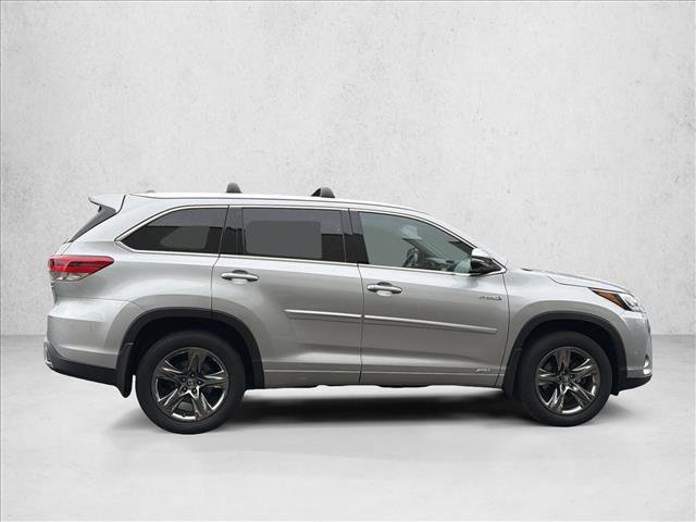 Used 2017 Toyota Highlander Limited Platinum image 4