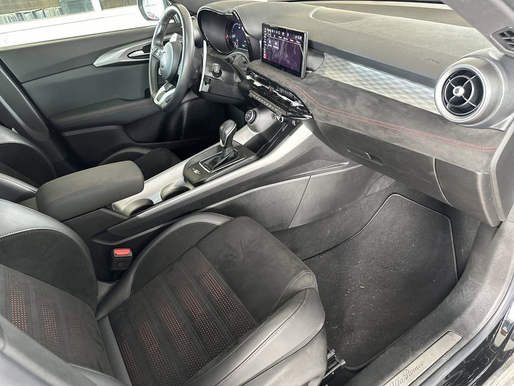 Used 2024 Alfa Romeo Tonale Veloce image 36