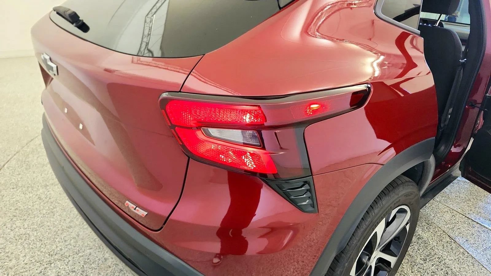 Used 2025 Chevrolet Trax RS w/ Driver Confidence Package FWD image 24