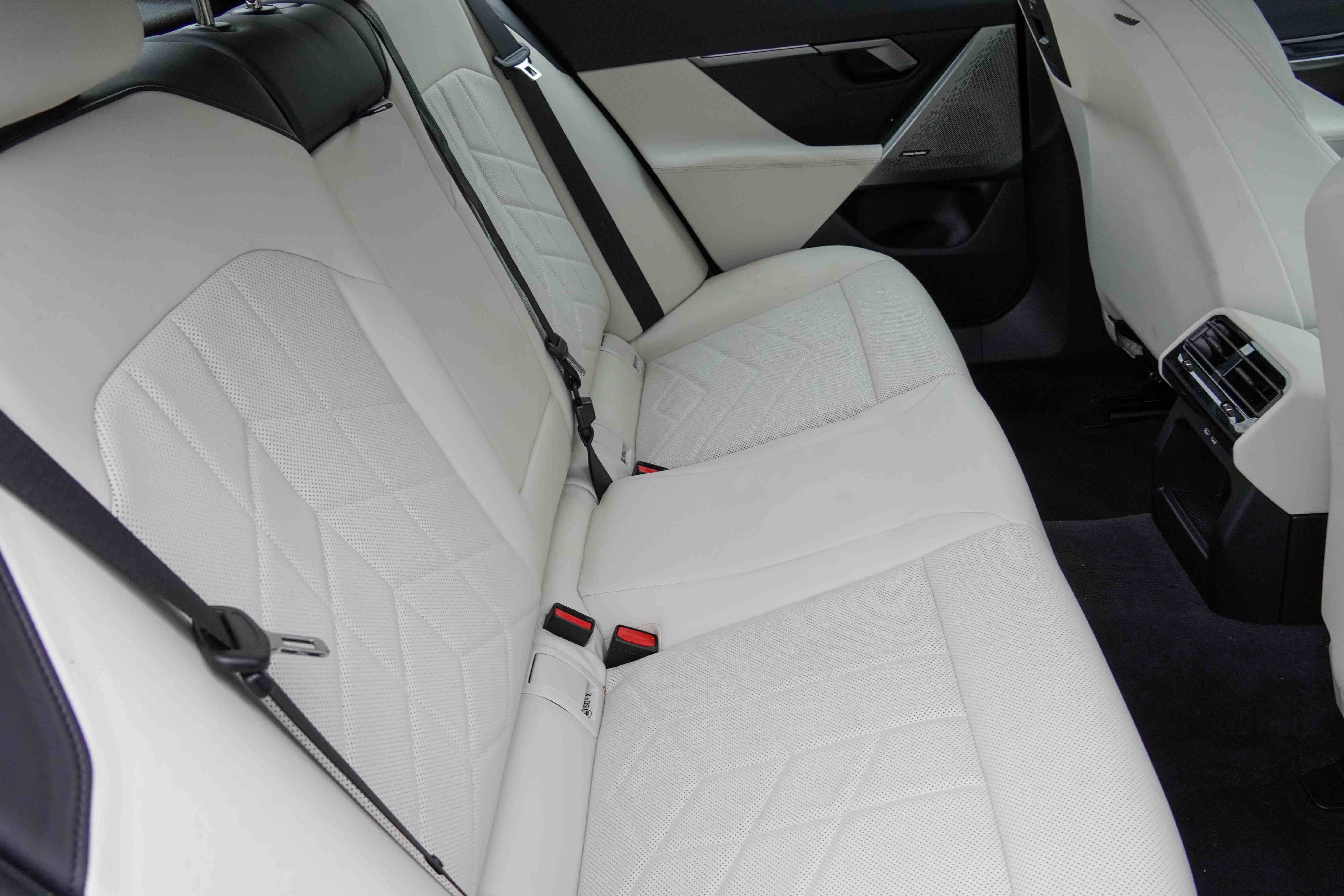 Certified 2025 BMW 540i xDrive 540i xDrive image 37