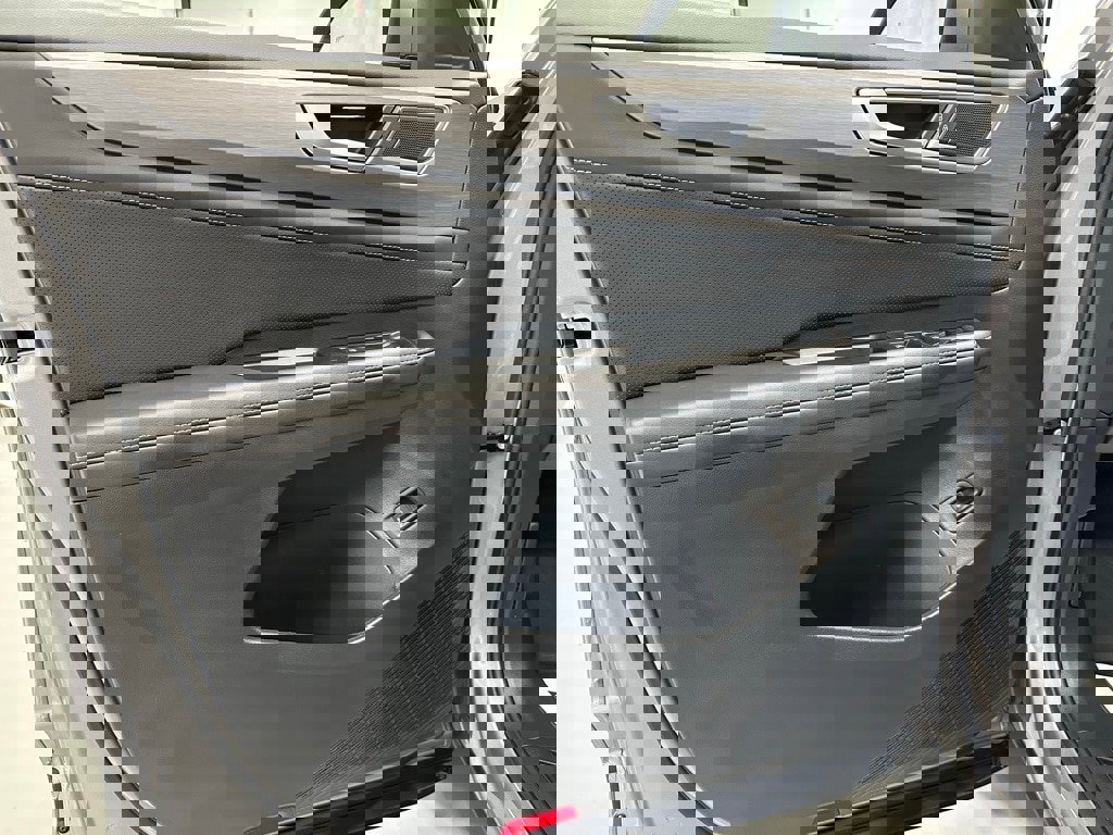 Used 2025 Volkswagen Atlas Cross Sport SE image 8