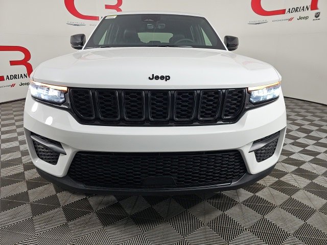 New 2025 Jeep Grand Cherokee 4WD image 2