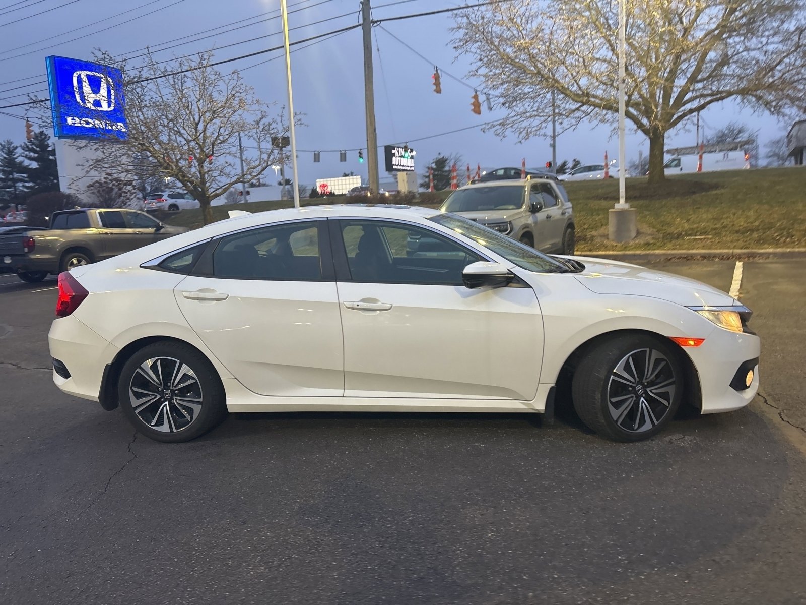 Used 2018 Honda Civic EX-T image 2