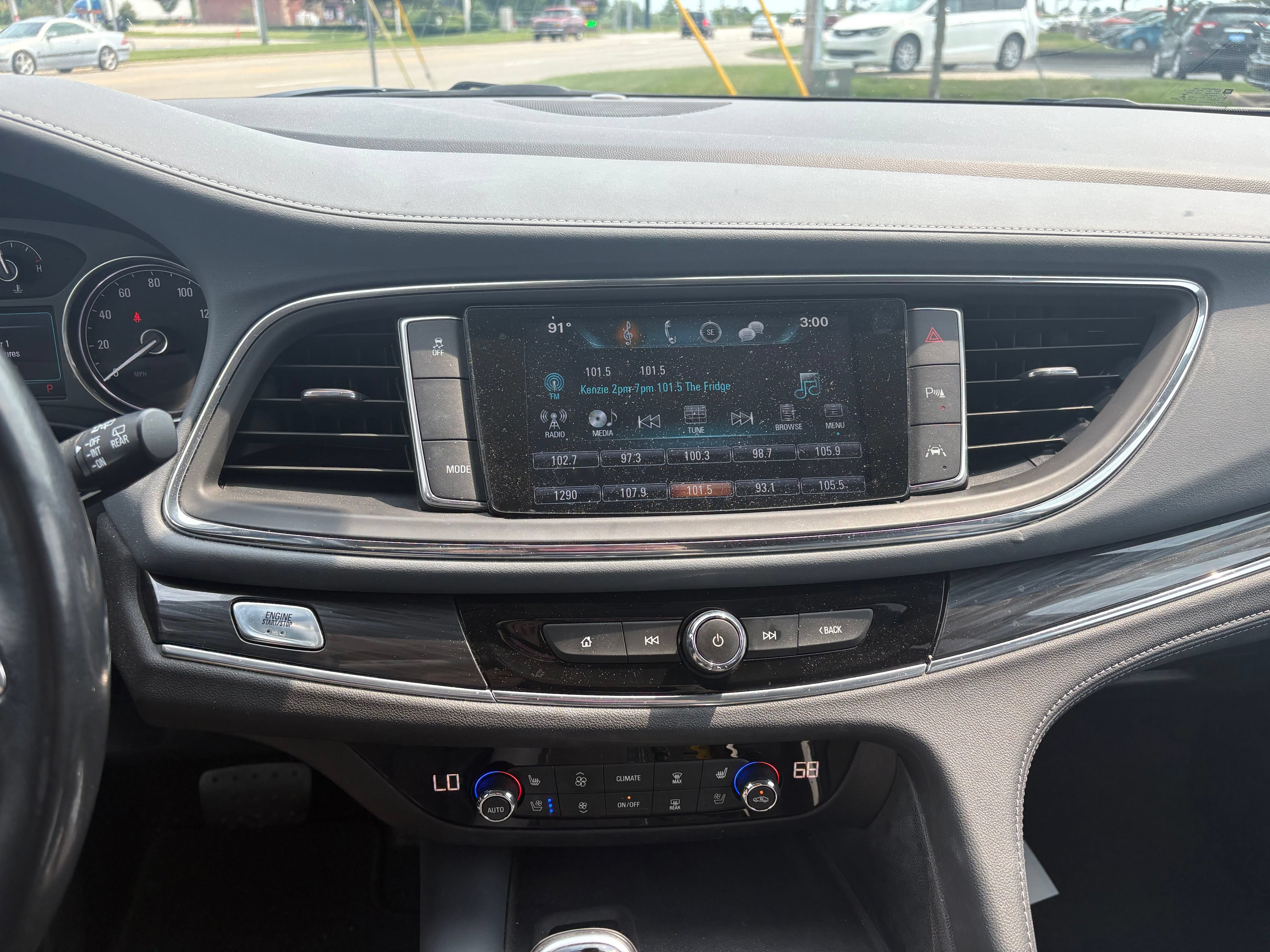 Used 2019 Buick Enclave Premium w/ Experience Buick Package FWD image 12