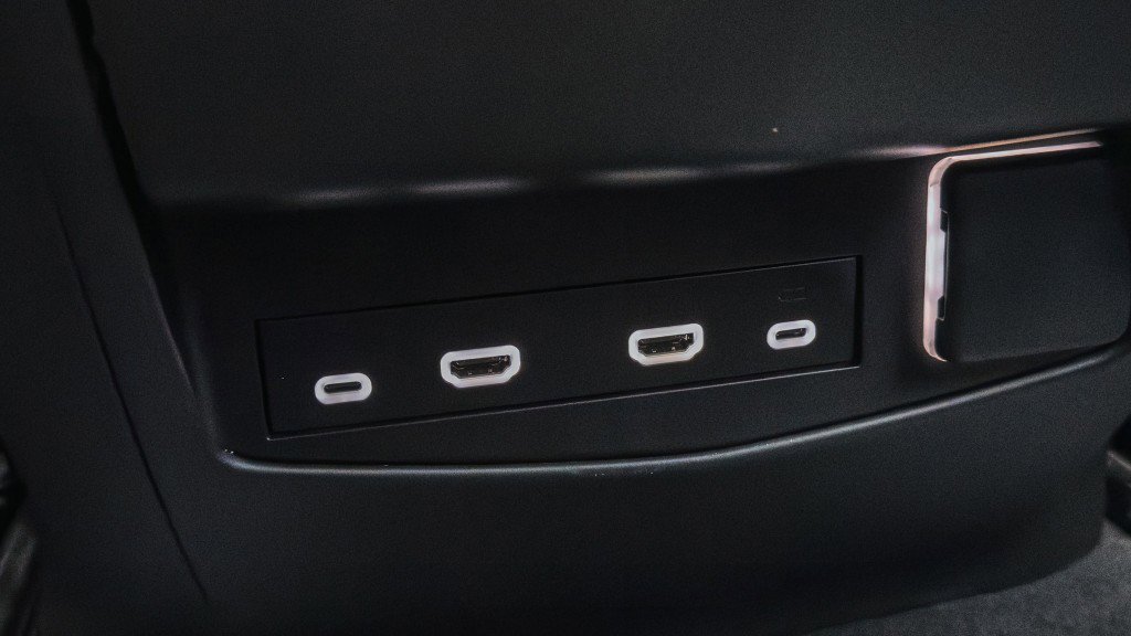 Used 2022 Cadillac Escalade ESV Sport Platinum w/ Heavy-Duty Trailer Package image 29