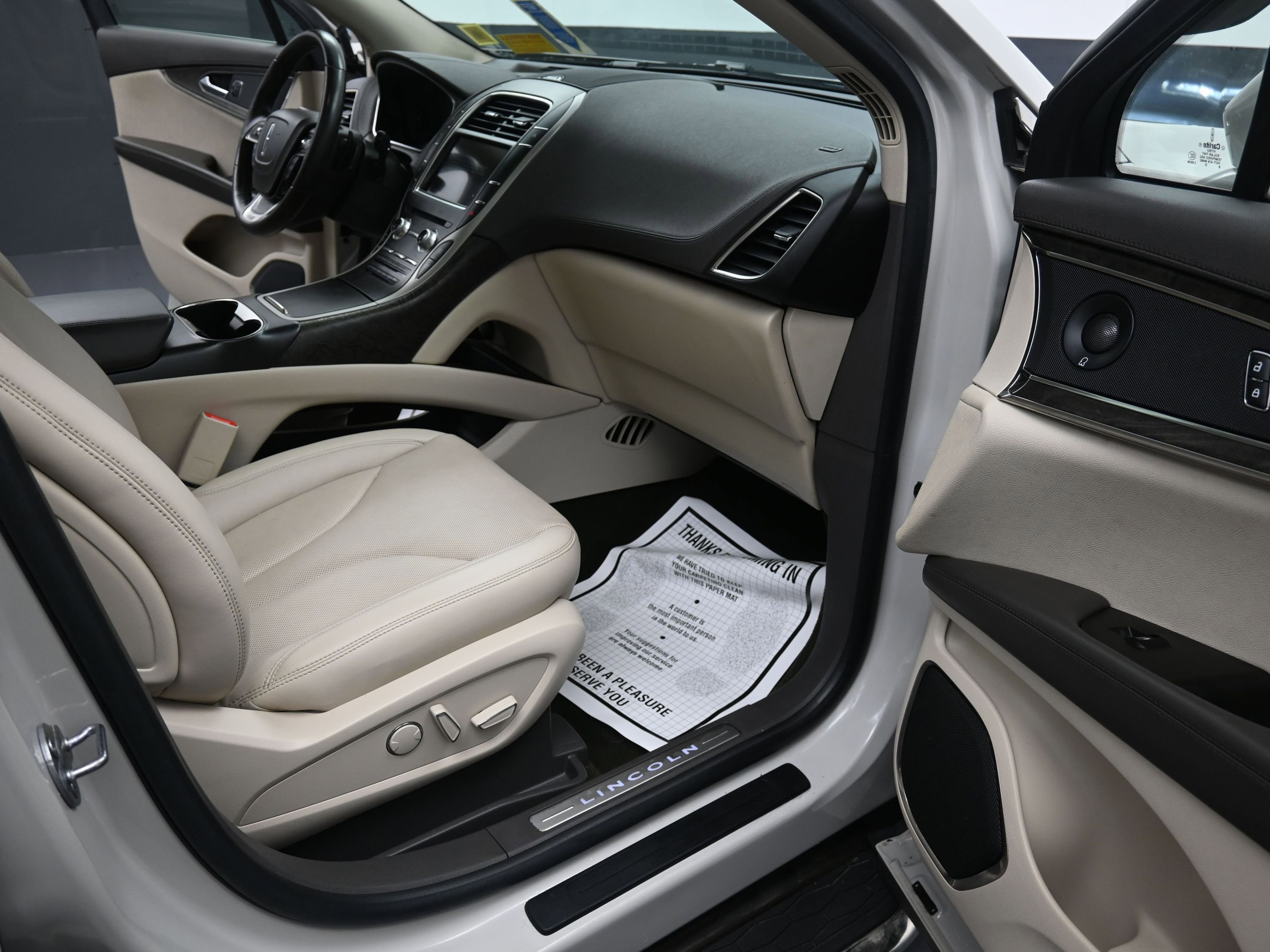 Used 2019 Lincoln Nautilus Reserve w/ Driver Assistance Package image 30