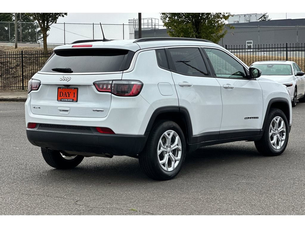 Used 2024 Jeep Compass Latitude image 5