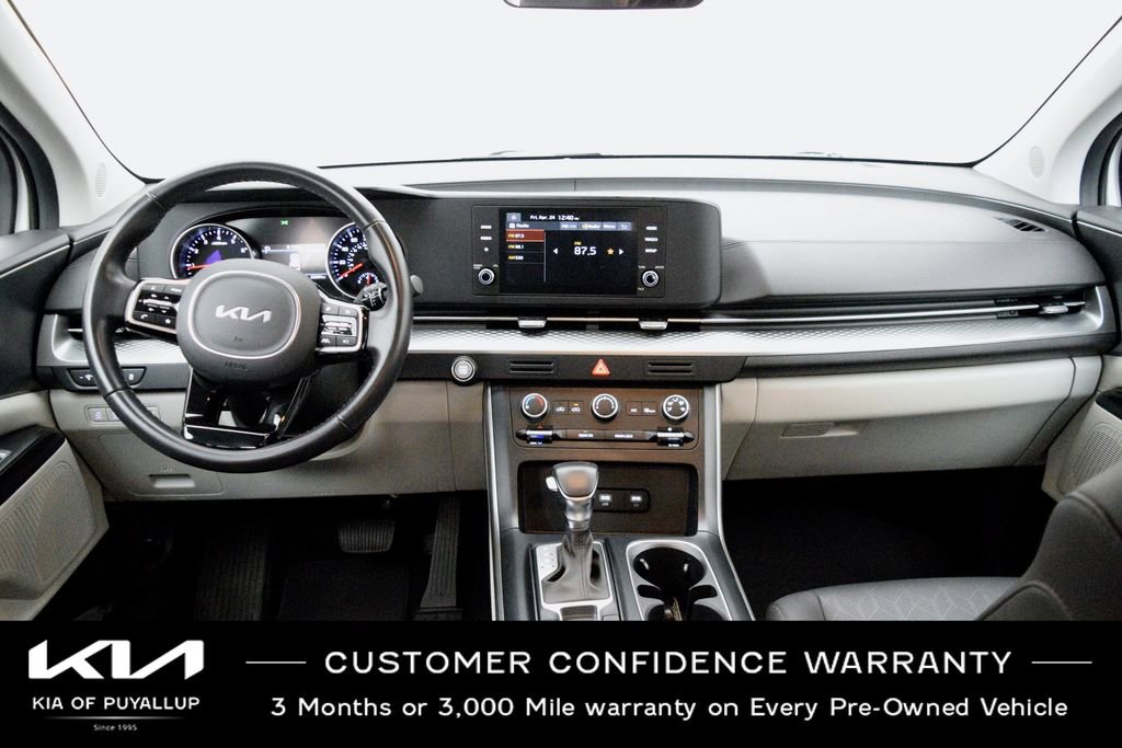 Used 2024 Kia Carnival LX FWD image 17