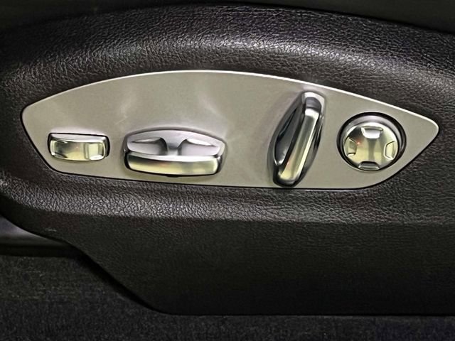 Certified 2025 Porsche Macan AWD/4WD image 18