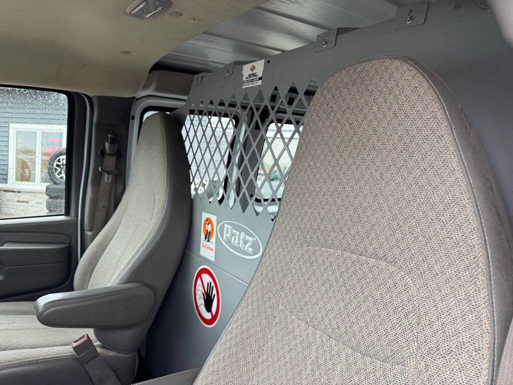 Used 2015 GMC Savana 2500 RWD image 14