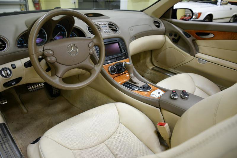 Used 2008 Mercedes-Benz SL 550 w/ P1 Pkg image 26