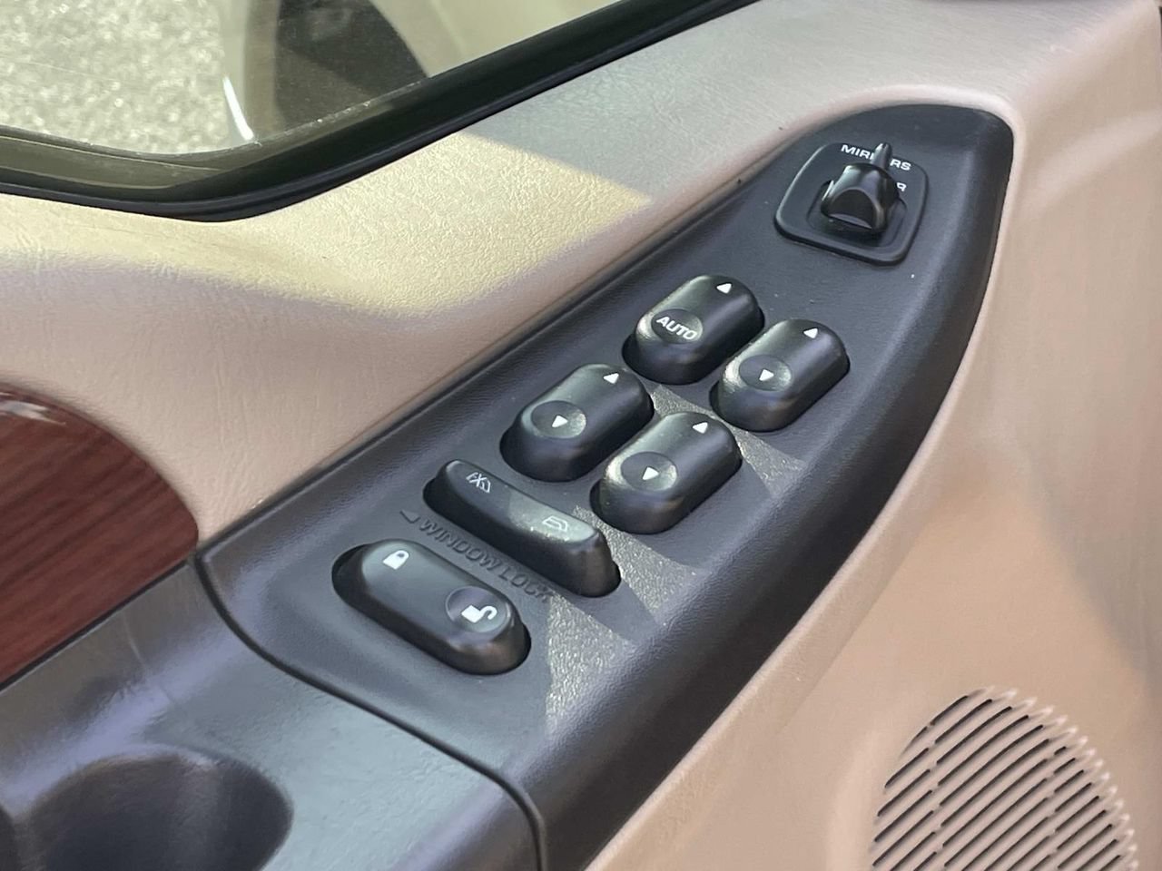 Used 2005 Ford F350 Lariat AWD/4WD image 16