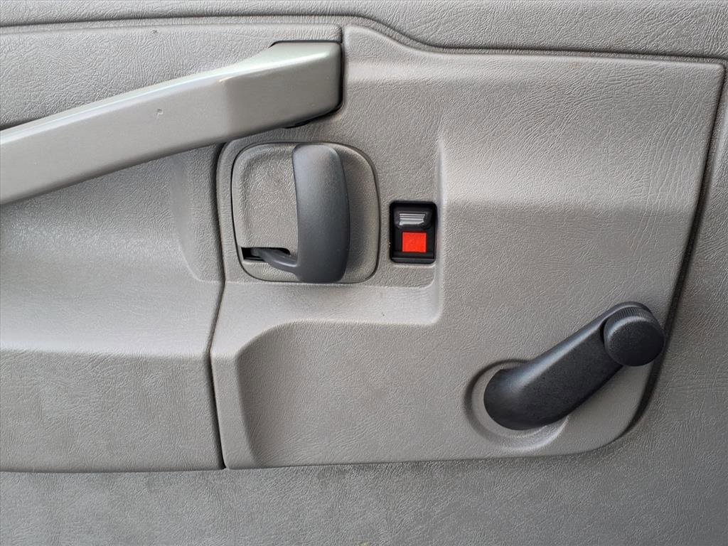 Used 2021 Chevrolet Express 3500 image 4