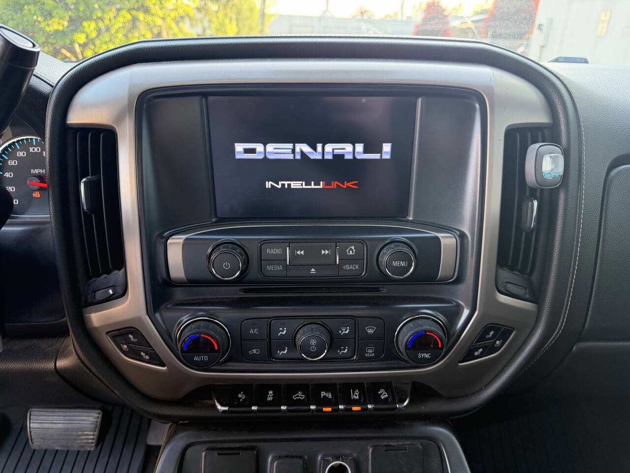 Used 2017 GMC Sierra 2500 Denali w/ Suspension Package, Off-Road AWD/4WD image 18