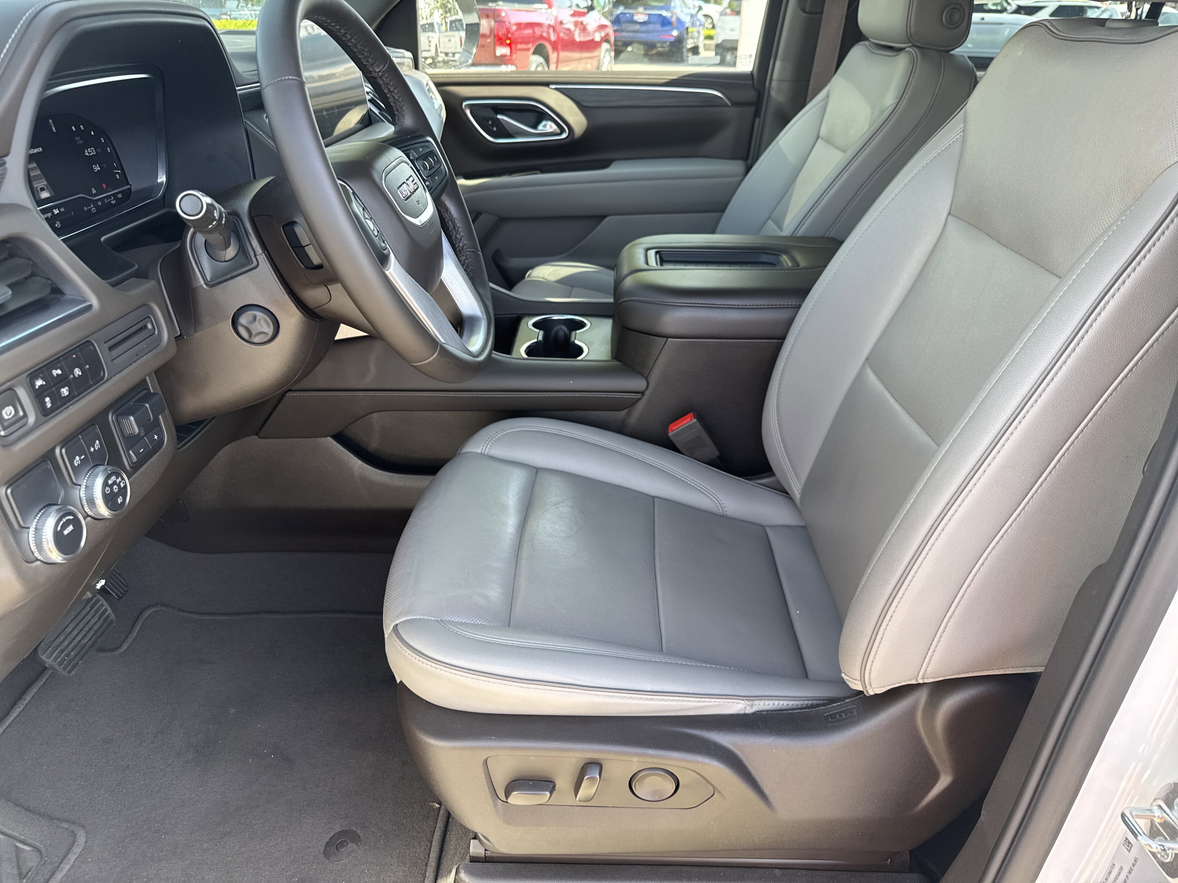 Used 2023 GMC Yukon SLT w/ SLT Luxury Package RWD image 10