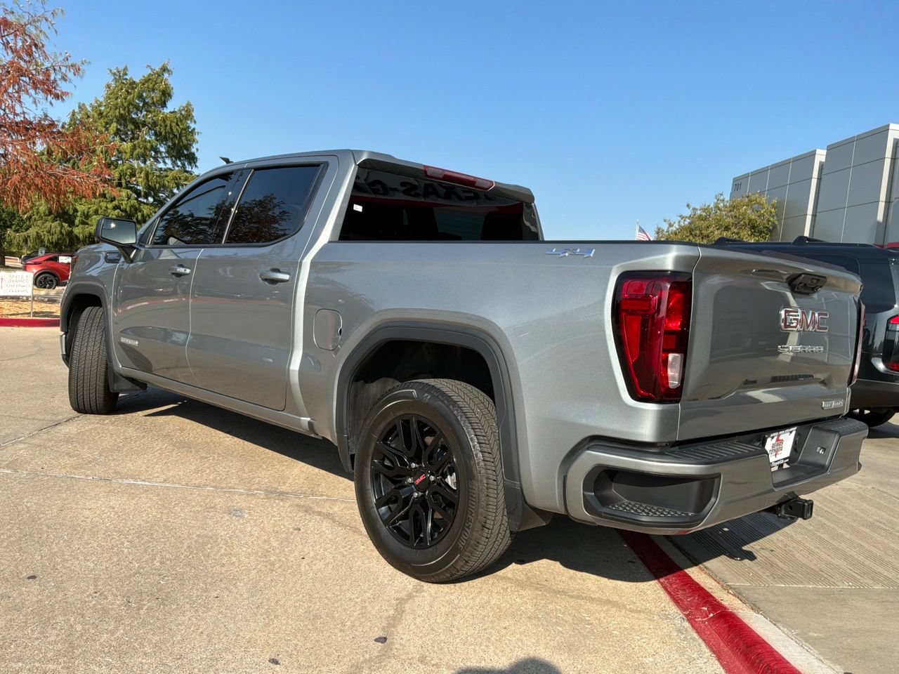 Used 2024 GMC Sierra 1500 Elevation AWD/4WD image 8