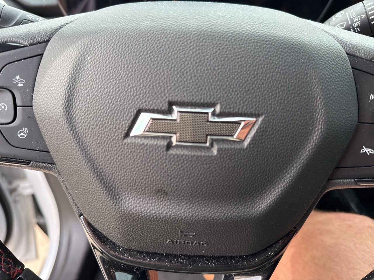 Used 2025 Chevrolet Trax RS image 27