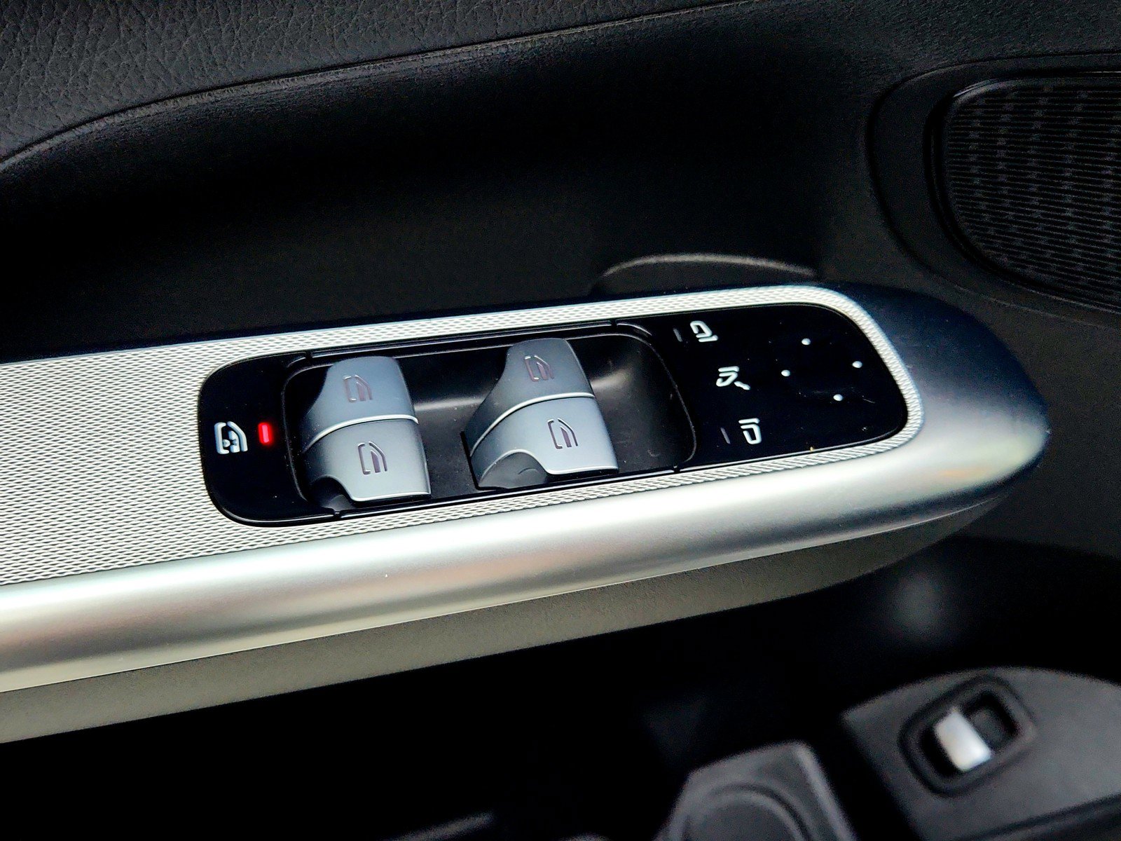 Certified 2026 Mercedes-Benz GLC 300 image 25