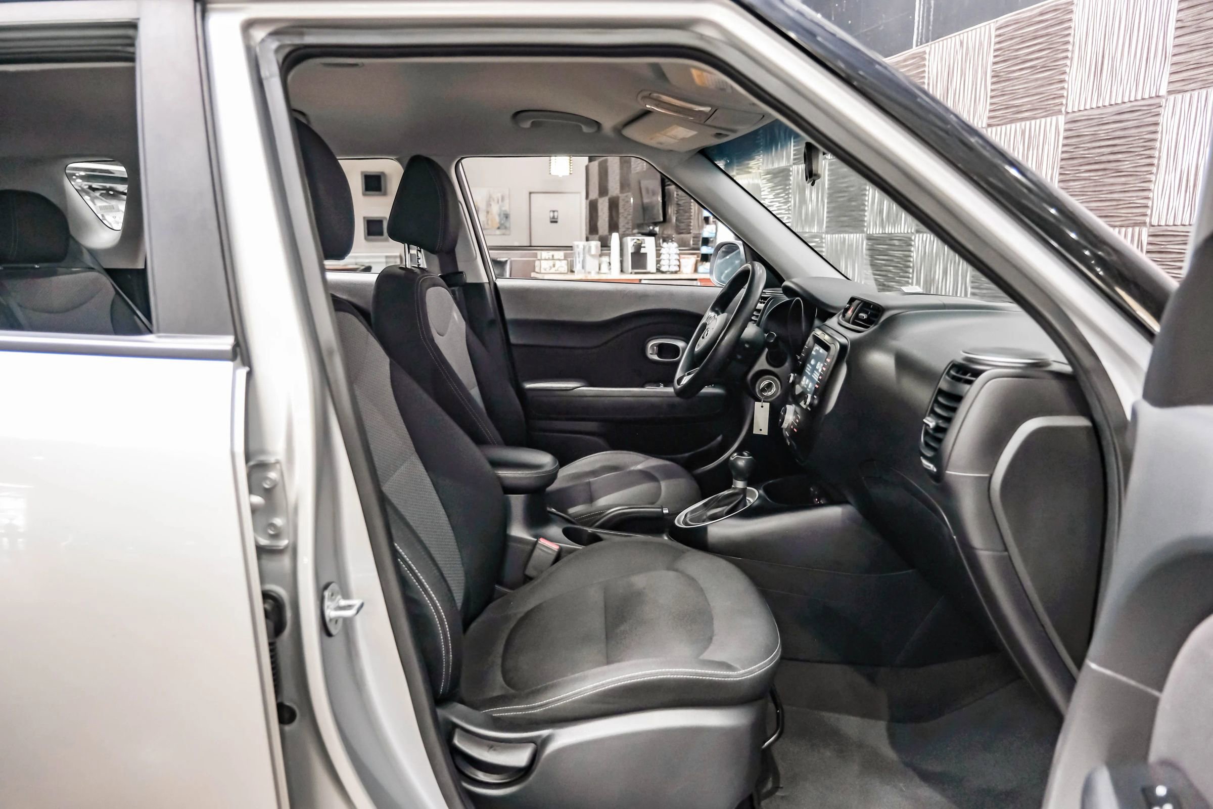 Used 2019 Kia Soul + image 30