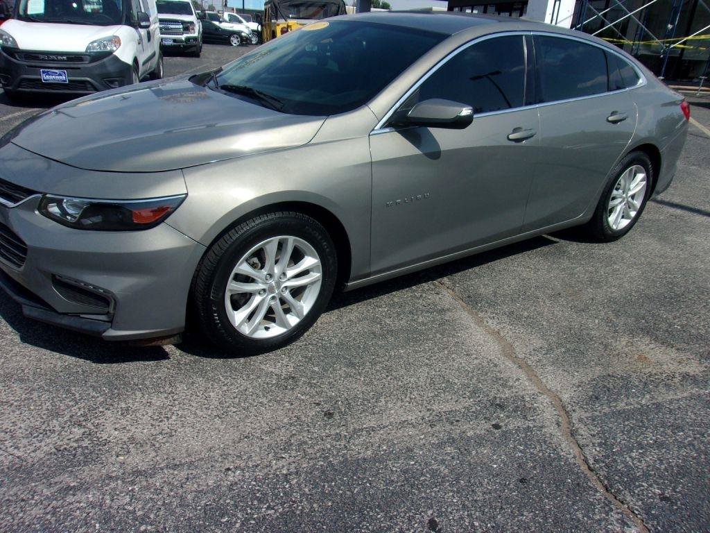 Used 2017 Chevrolet Malibu LT w/ Leather Package FWD image 11