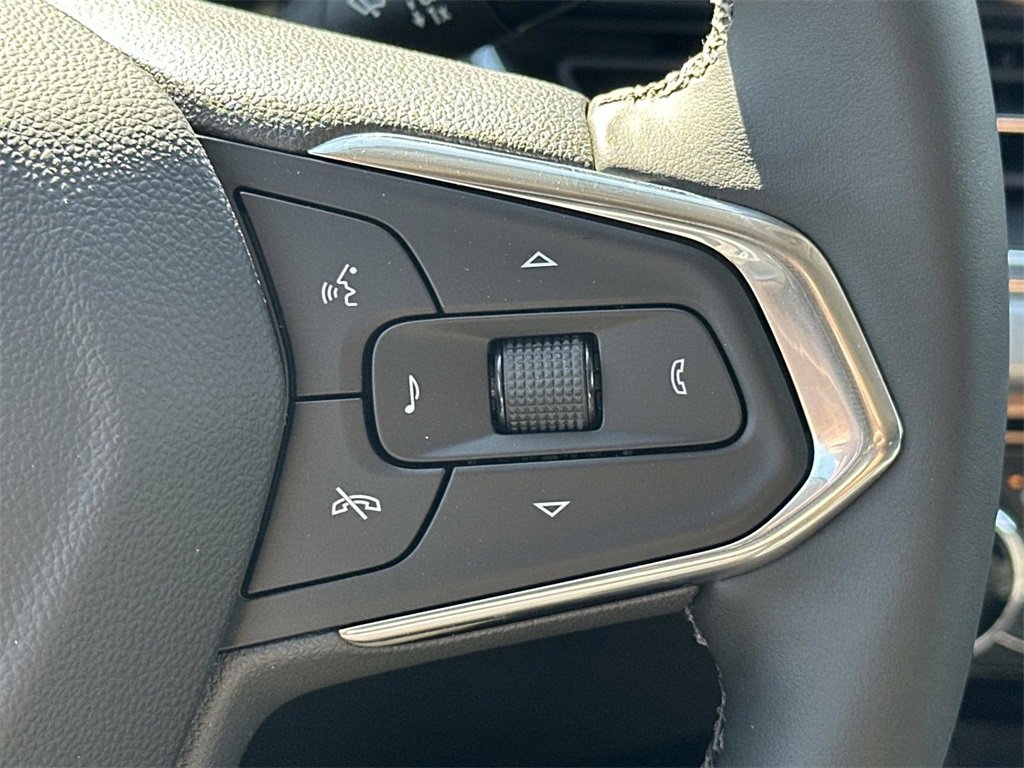 New 2025 Chevrolet Trax LT w/ LT Convenience Package image 17