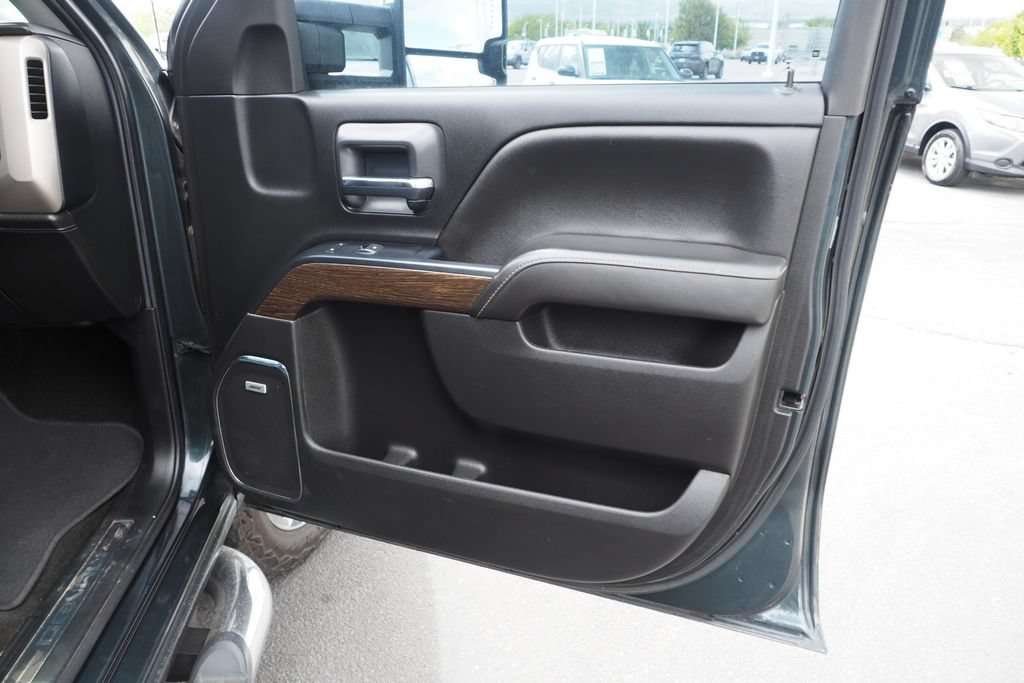Used 2017 GMC Sierra 2500 Denali w/ Duramax Plus Package AWD/4WD image 22