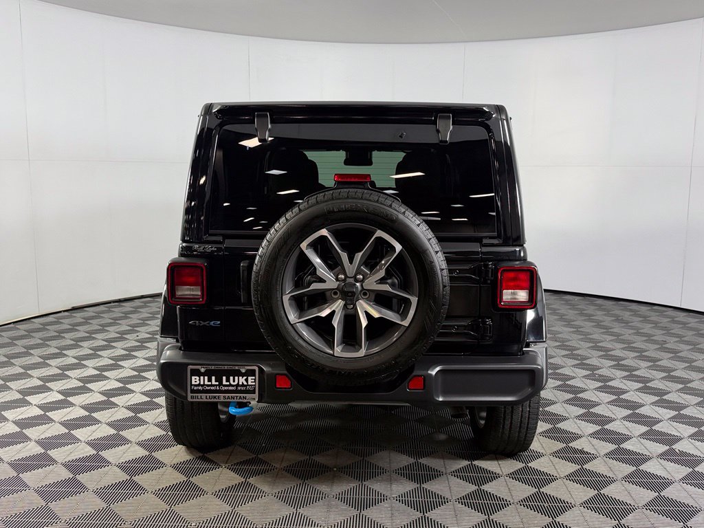 Used 2024 Jeep Wrangler Unlimited AWD/4WD image 9