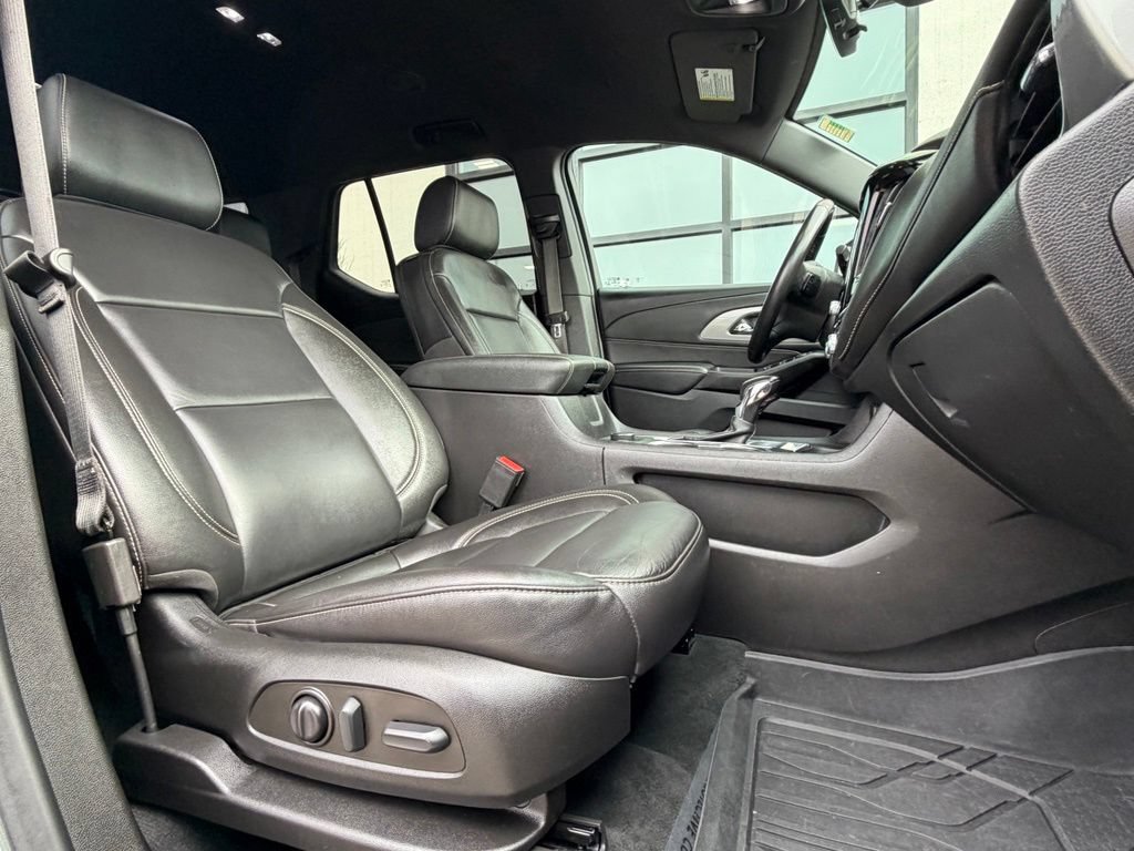 Used 2022 Chevrolet Traverse LT w/ LT Premium Package AWD/4WD image 20