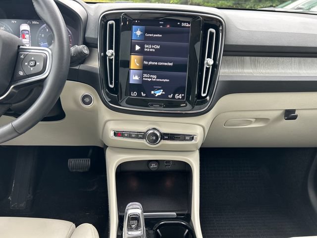 Used 2021 Volvo XC40 T5 Inscription w/ Protection Package Premier AWD/4WD image 17