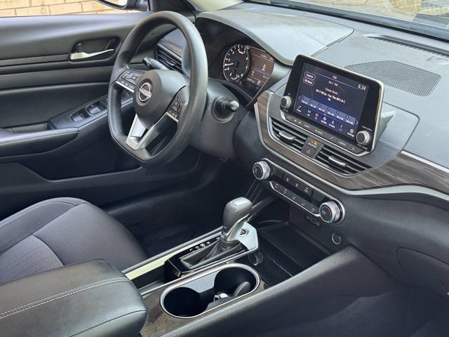 Used 2024 Nissan Altima 2.5 SV FWD image 13