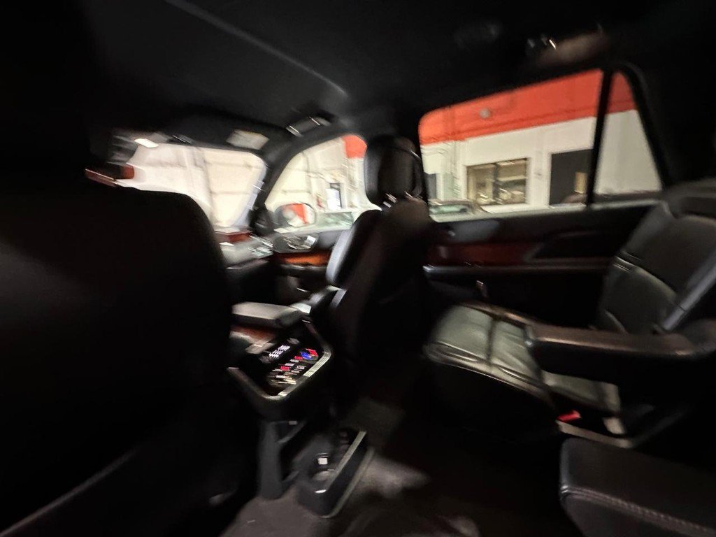 Used 2018 Lincoln Navigator Select w/ Technology Package image 13