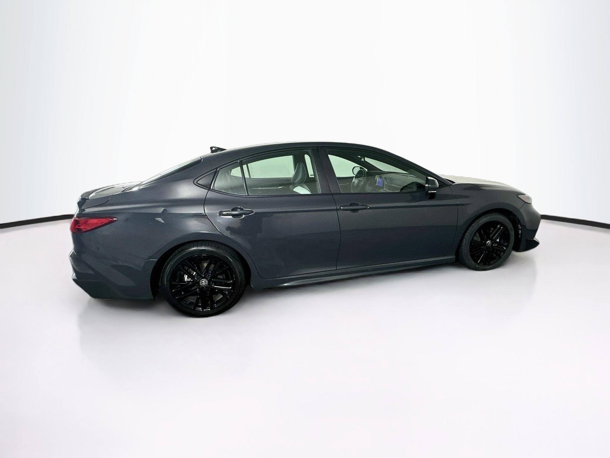 Used 2025 Toyota Camry SE FWD image 10