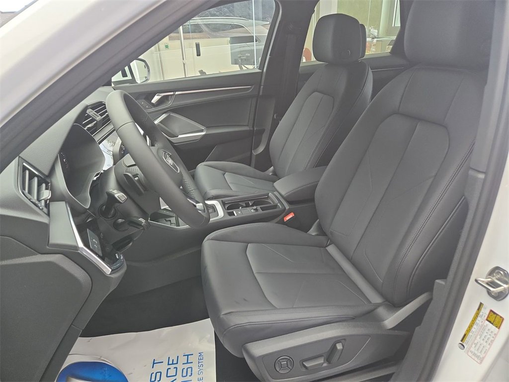 New 2025 Audi Q3 2.0T Premium image 10