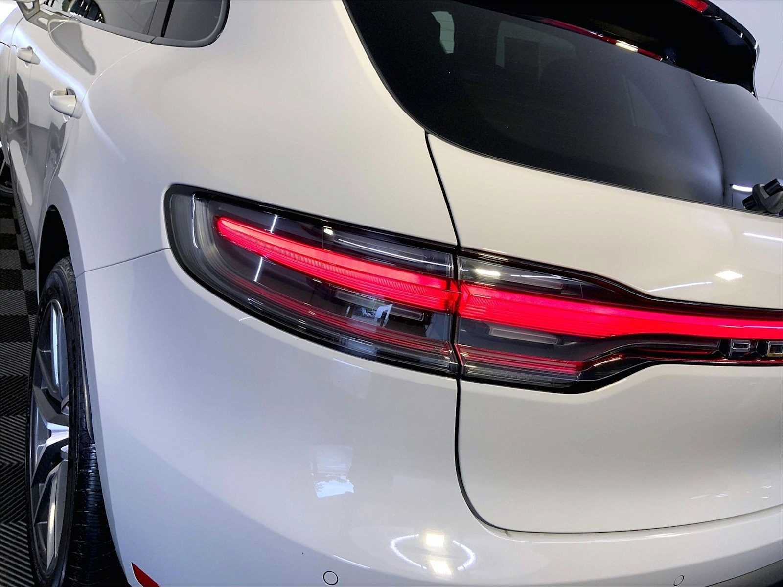 Certified 2024 Porsche Macan S AWD/4WD image 30
