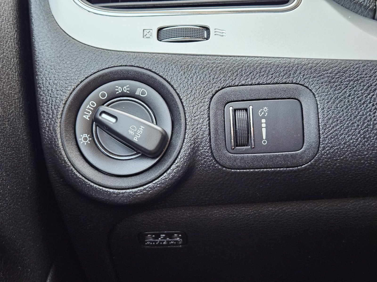 Used 2019 Dodge Journey SE w/ Connectivity Group FWD image 24