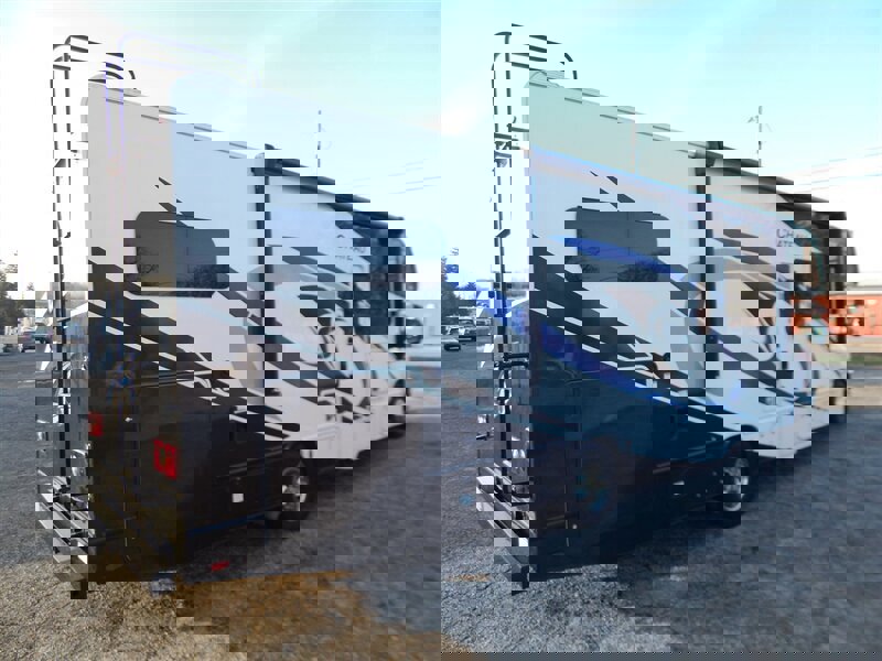 Used 2022 Ford E-450 and Econoline 450 Super Duty w/ Motorhome Prep Package image 7