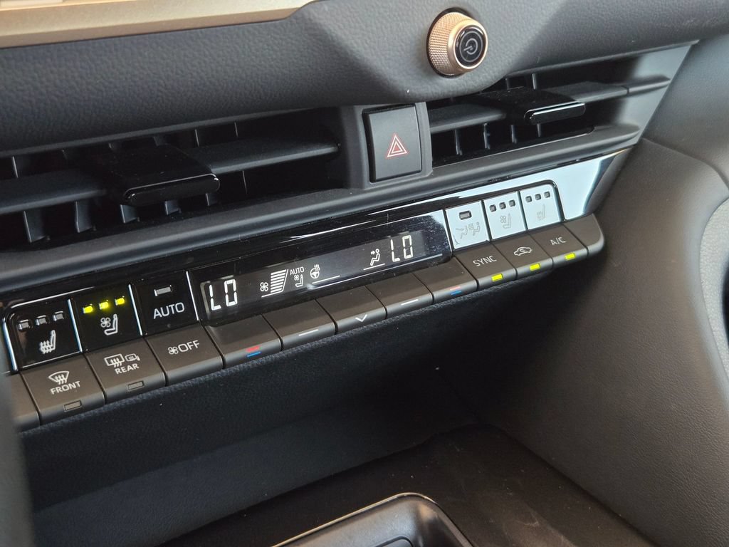 Used 2025 Toyota Crown Platinum AWD/4WD image 18