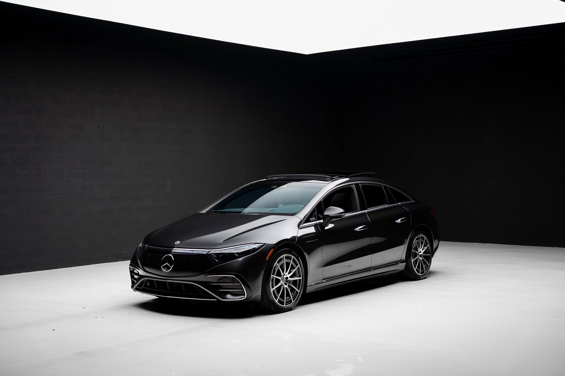 Used 2023 Mercedes-Benz EQS 580 4MATIC Sedan image 4