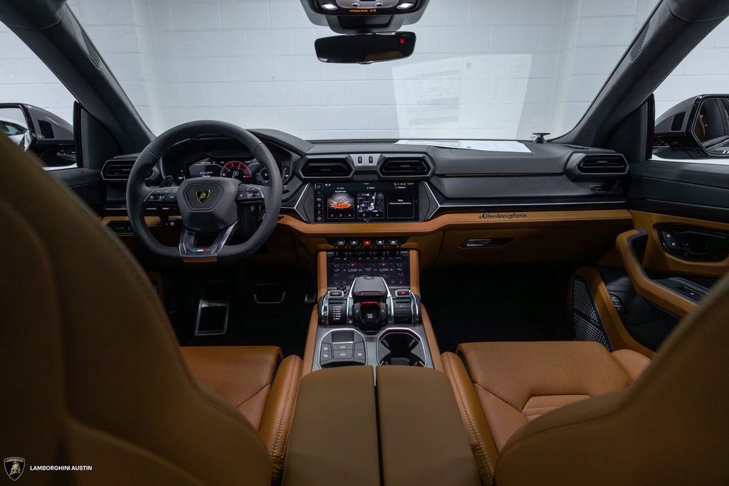 Used 2025 Lamborghini Urus S AWD/4WD image 2
