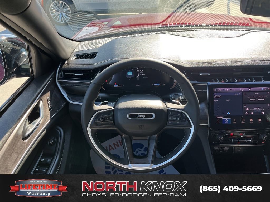 Used 2025 Jeep Grand Cherokee Limited image 12