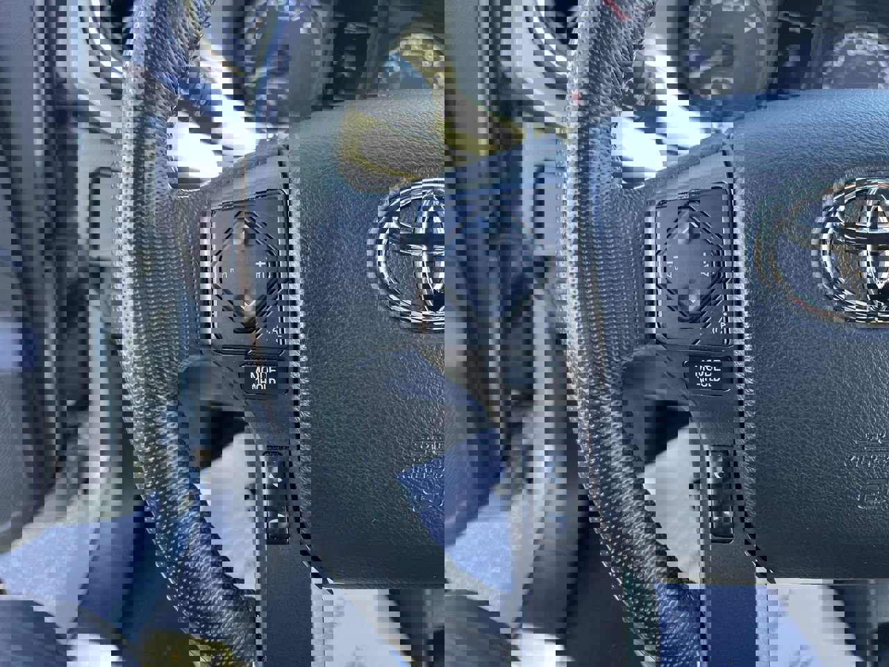 Used 2023 Toyota Tacoma TRD Off-Road image 19