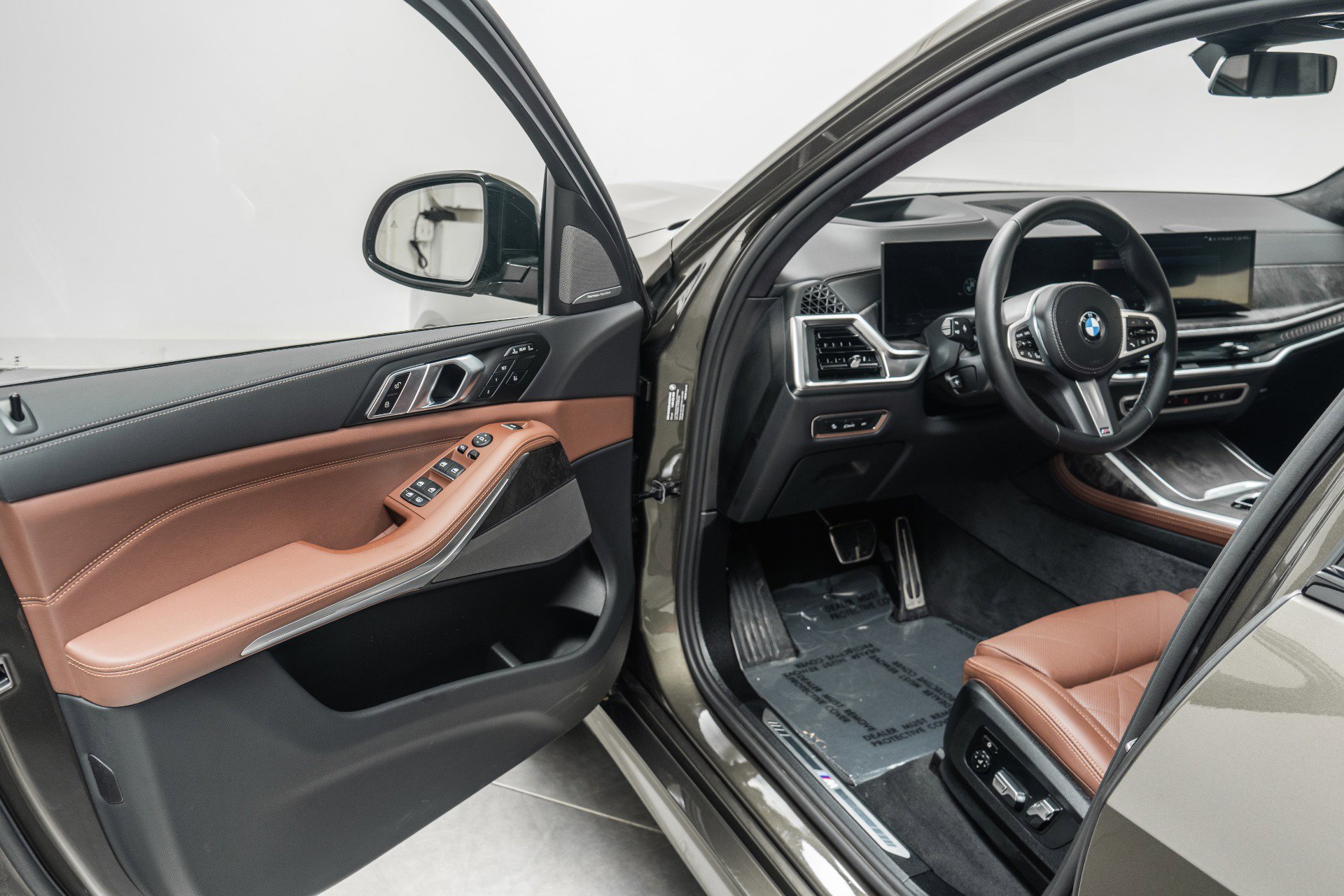 Used 2026 BMW X7 xDrive40i w/ M Sport Package AWD/4WD image 23