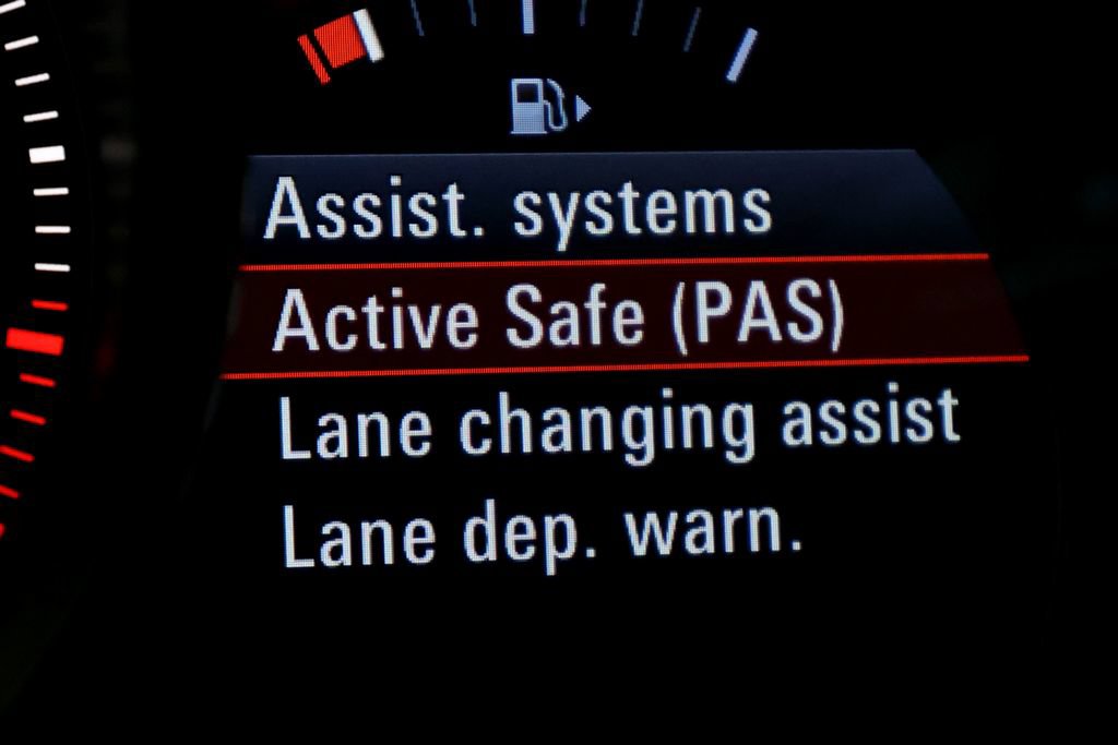 Used 2023 Porsche Macan AWD/4WD image 23