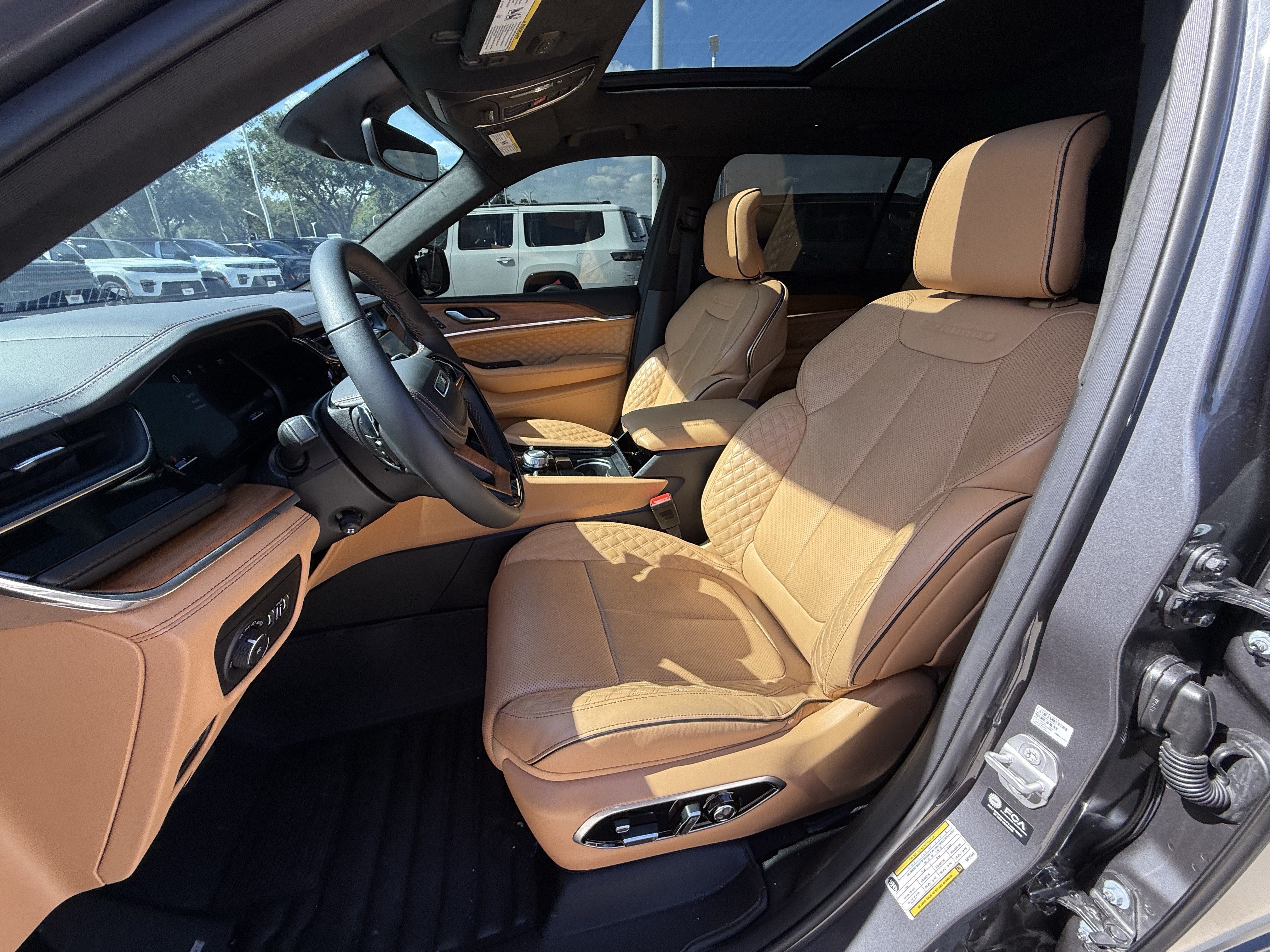Used 2025 Jeep Grand Cherokee L Summit AWD/4WD image 28