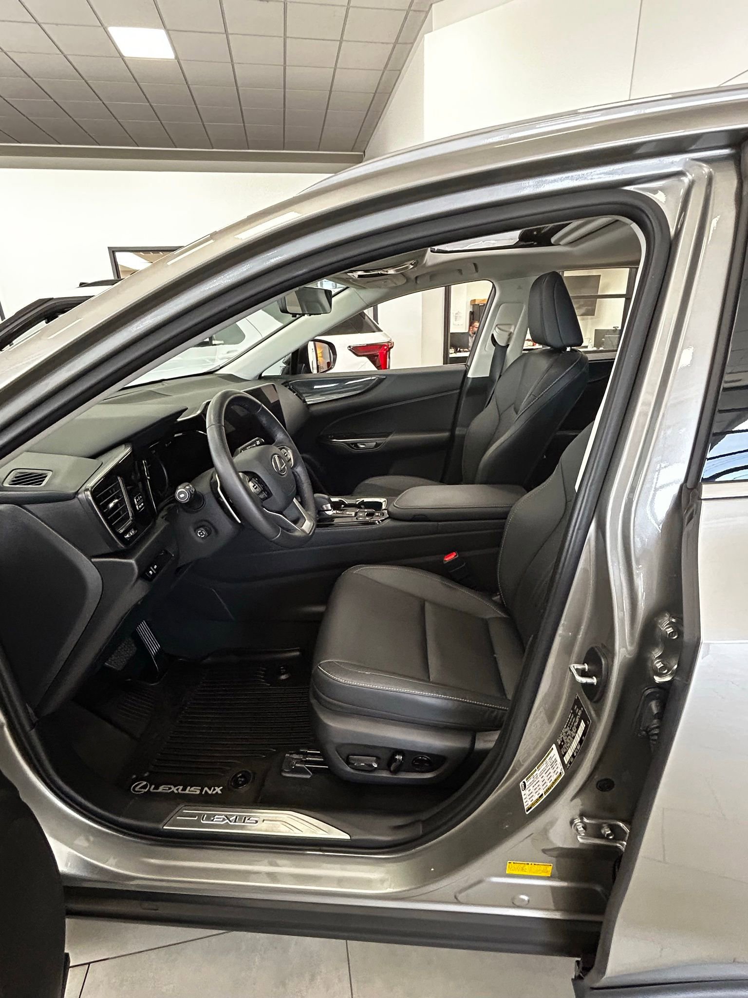 Used 2025 Lexus NX 350h AWD w/ Premium Package image 8