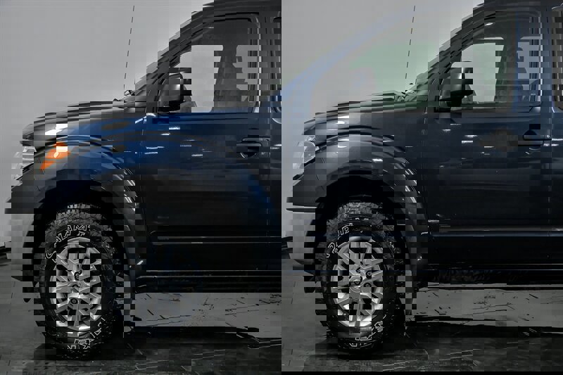 Used 2018 Nissan Frontier SV image 6