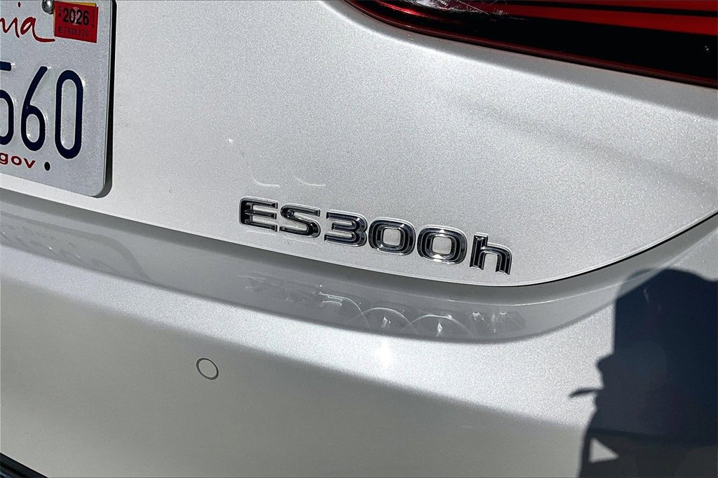 Used 2022 Lexus ES 300h w/ Premium Package image 9