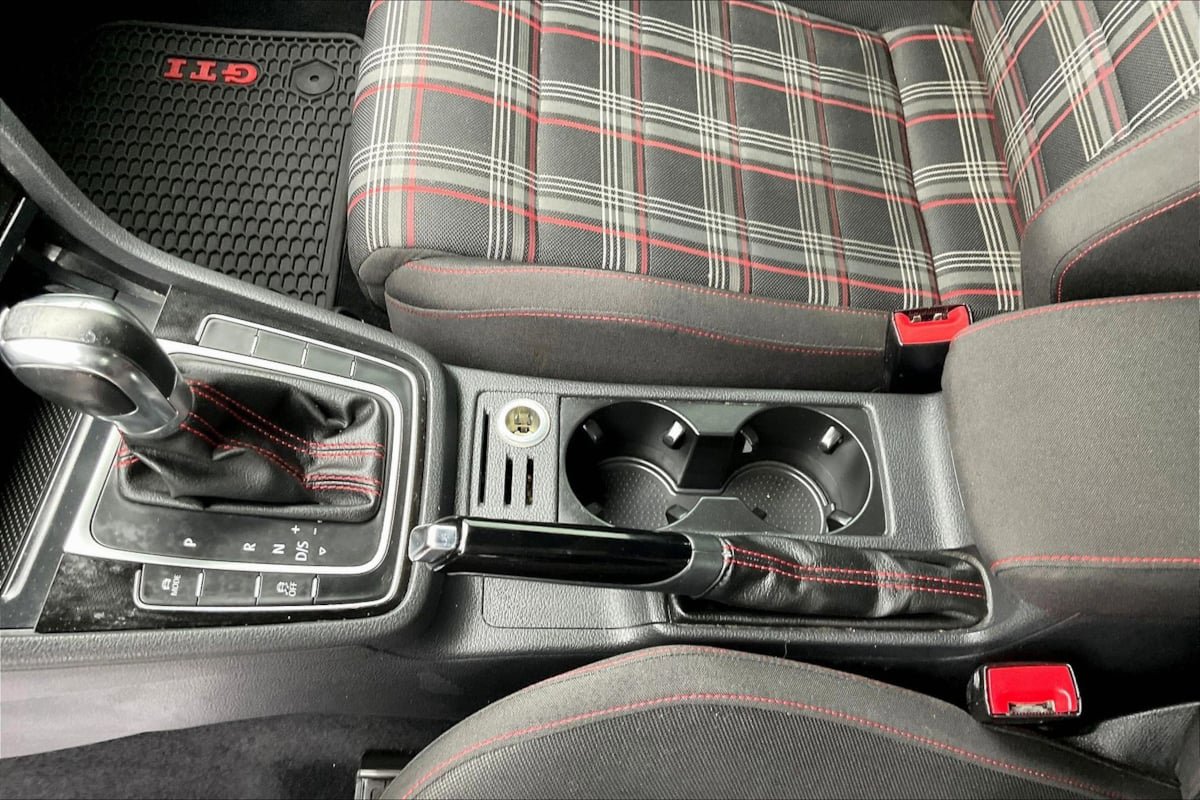 Used 2015 Volkswagen GTI S FWD image 10