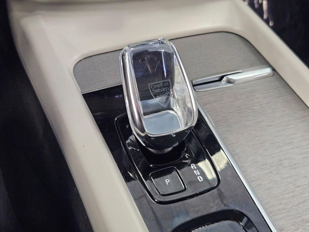 Used 2023 Volvo XC60 B5 Ultimate w/ Climate Package image 20